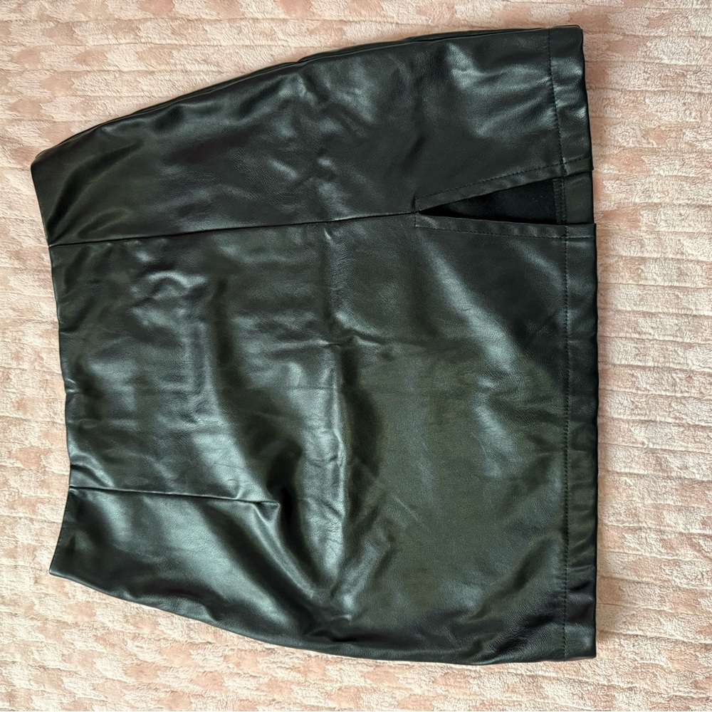 SHEIN Black Faux Leather Mini Skirt